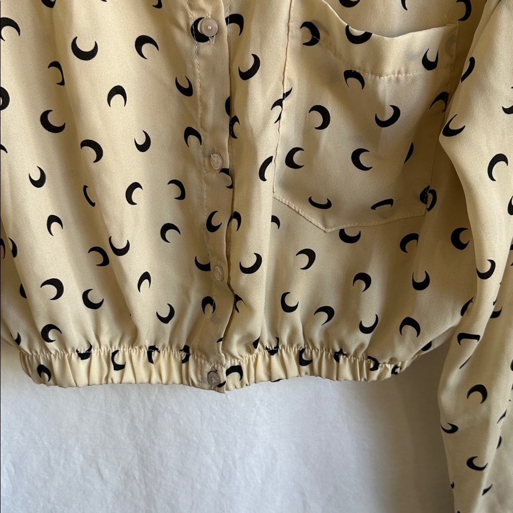 Timing brand cream and black crescent moon pattern long sleeve crop top, size S - Picture 3 of 9
